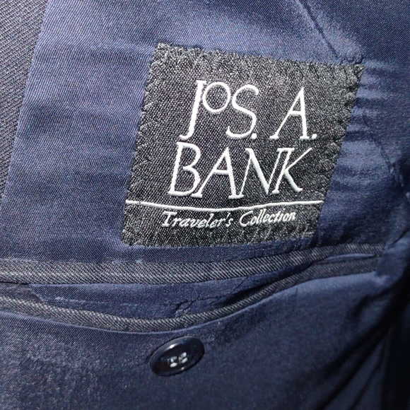 Mens suit - Joseph A Banks. - Picture 3 of 6